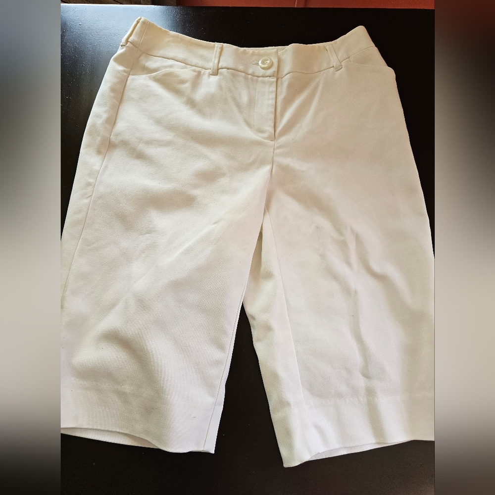 Chico's brand Bermuda shorts size 00  white/cream color